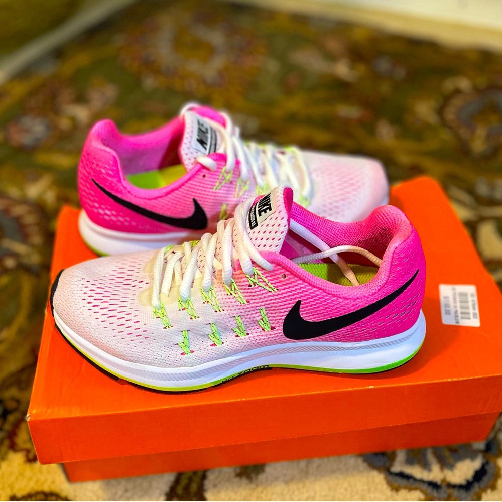 Women’s Nike Air Zoom Pegasus 33 Running Shoes – Size 6